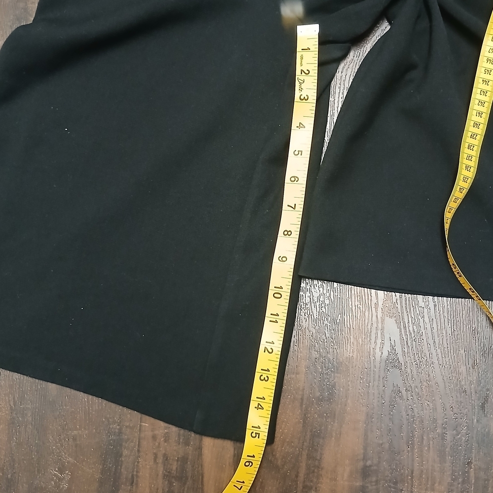 Elegant Black V-Neck Jumpsuit - Picture 6 of 9